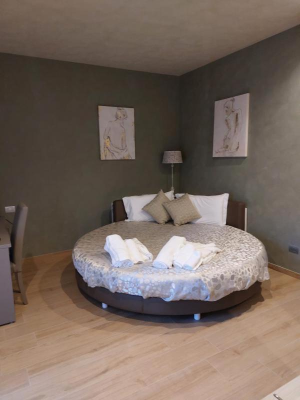 Notti O' Tunn Luxury Rooms In Centro Geraci Siculo Eksteriør billede
