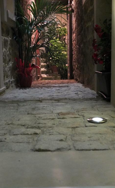 Notti O' Tunn Luxury Rooms In Centro Geraci Siculo Eksteriør billede