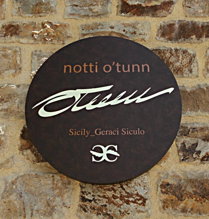 Notti O' Tunn Luxury Rooms In Centro Geraci Siculo Eksteriør billede