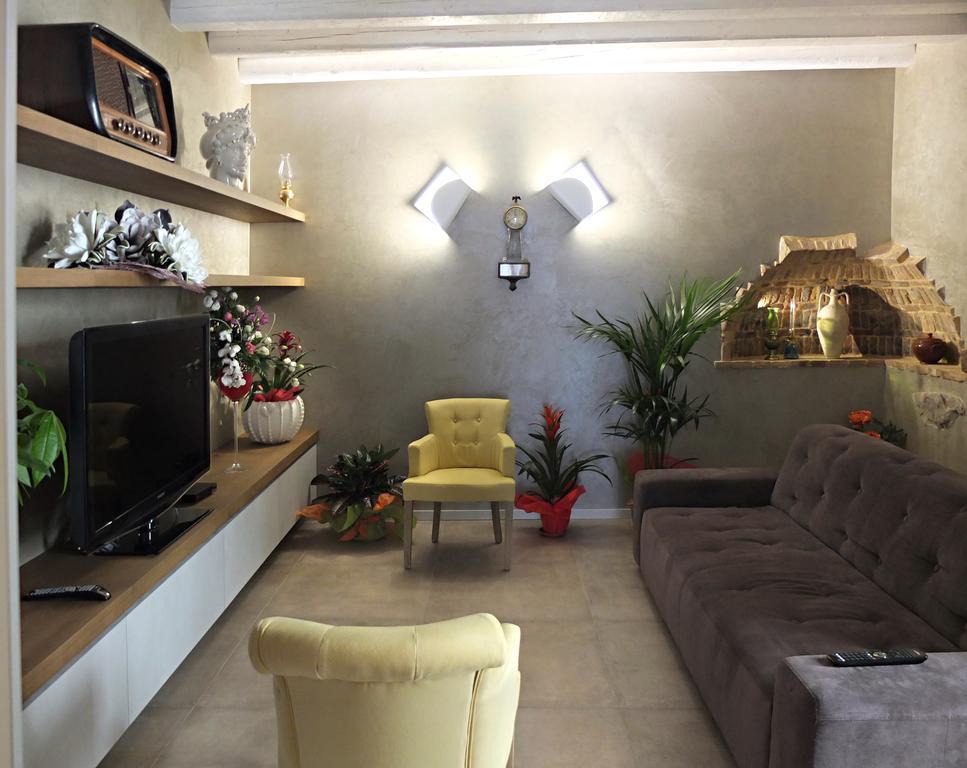 Notti O' Tunn Luxury Rooms In Centro Geraci Siculo Eksteriør billede