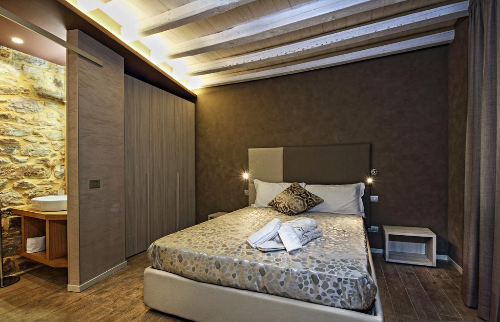 Notti O' Tunn Luxury Rooms In Centro Geraci Siculo Eksteriør billede