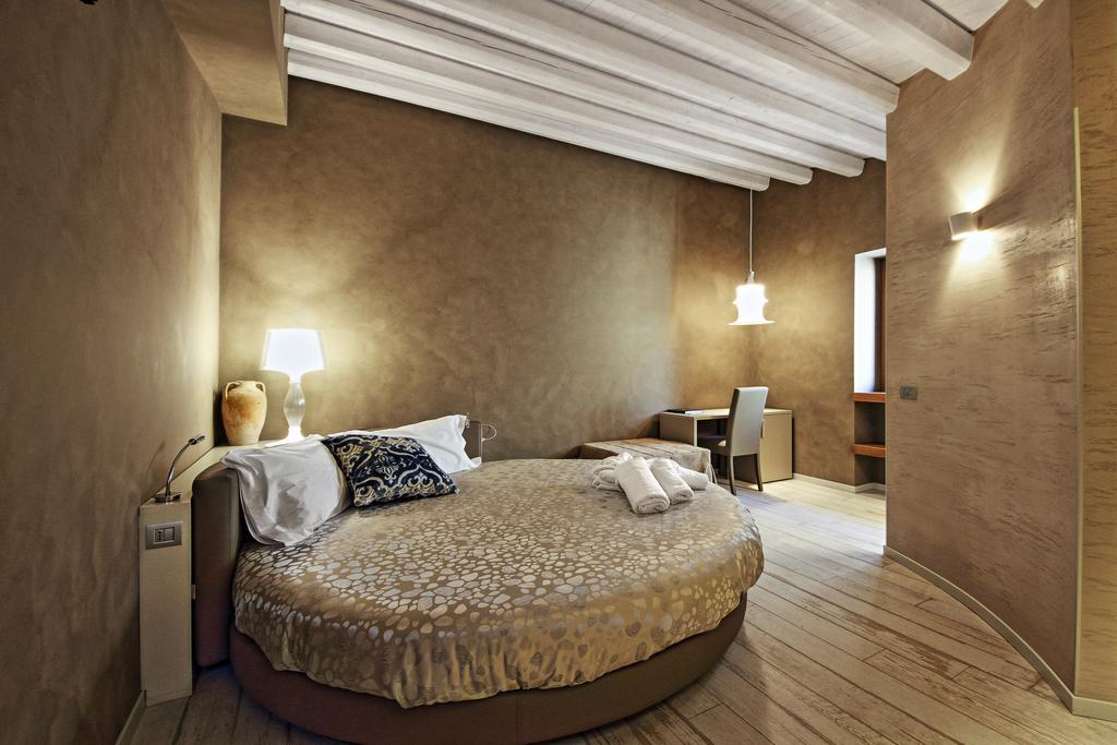 Notti O' Tunn Luxury Rooms In Centro Geraci Siculo Eksteriør billede