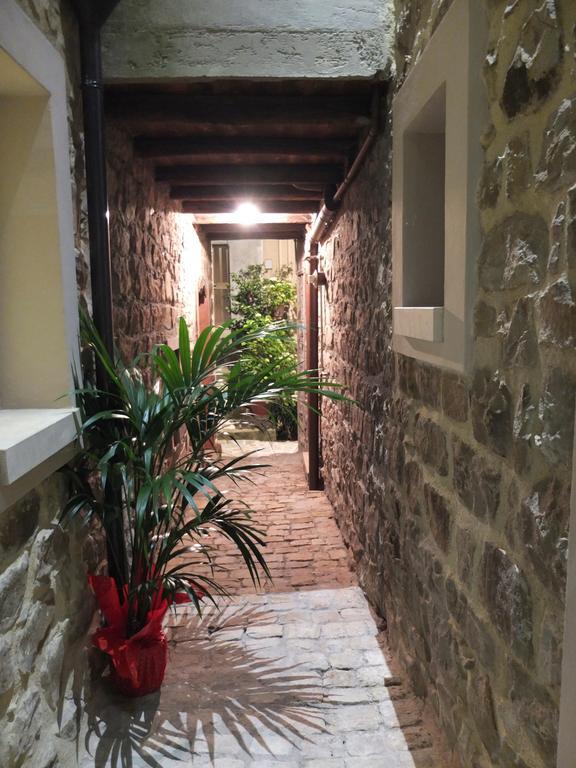 Notti O' Tunn Luxury Rooms In Centro Geraci Siculo Eksteriør billede